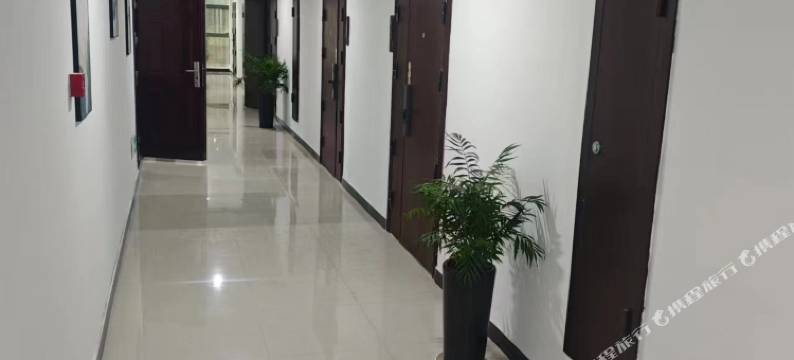 一屿轻奢影音公寓(宁波青林湾店)图片