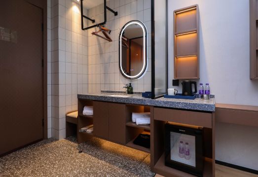 Qingmu Platinum Hotel (Nanjing Xinjiekou) Hotel Overview