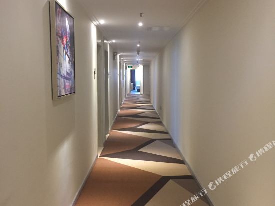 澳龙酒店(荆门中天街摩尔城店)_地址:长宁大道14号