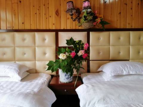 海螺沟木屋温泉山庄