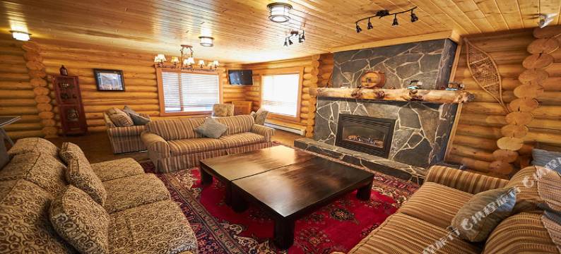 卡斯尔山小屋酒店(Castle Mountain Chalets)图片