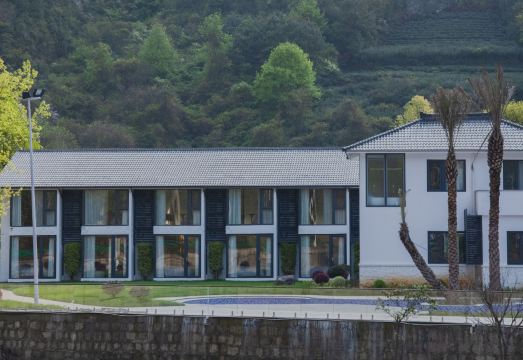 Xinchang Qianxi Hotel Hotel Overview