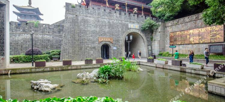 杭州南宋御街河坊街鼓楼旁精致中式双层两床公寓图片