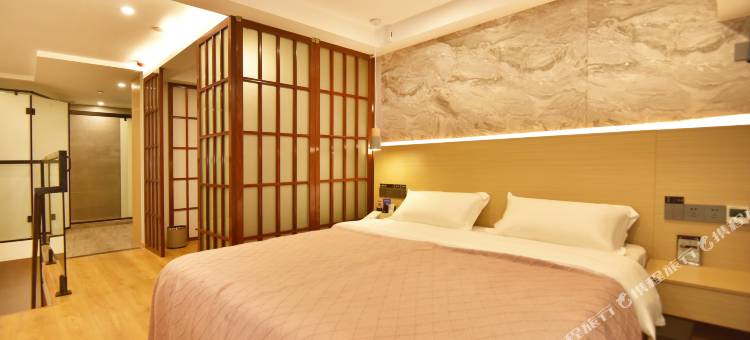 公羽家·设计师轻奢艺术酒店(观山湖公园林城西路地铁站店)图片