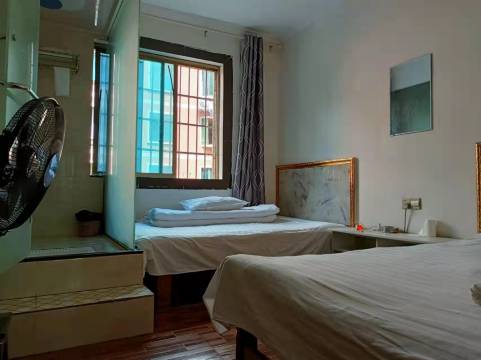 桐梓花秋忠卫旅社