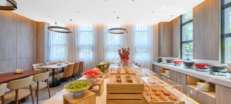 朗丽兹酒店(北京新国展地坛医院店)图片