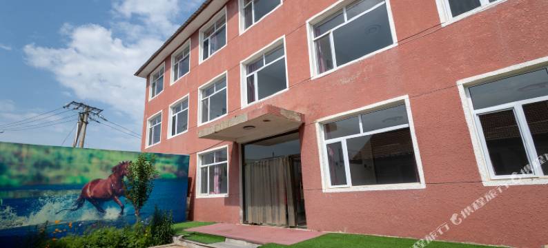 985御马野骑俱乐部酒店图片