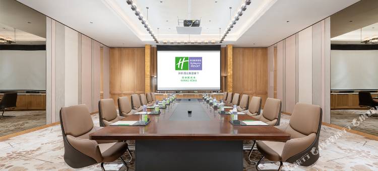 喀纳斯禾木假日度假酒店图片