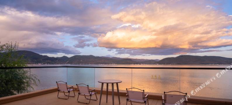 帛海云语丨山水之镜聆感森氧度假庄园Villa(纳帕海店)图片