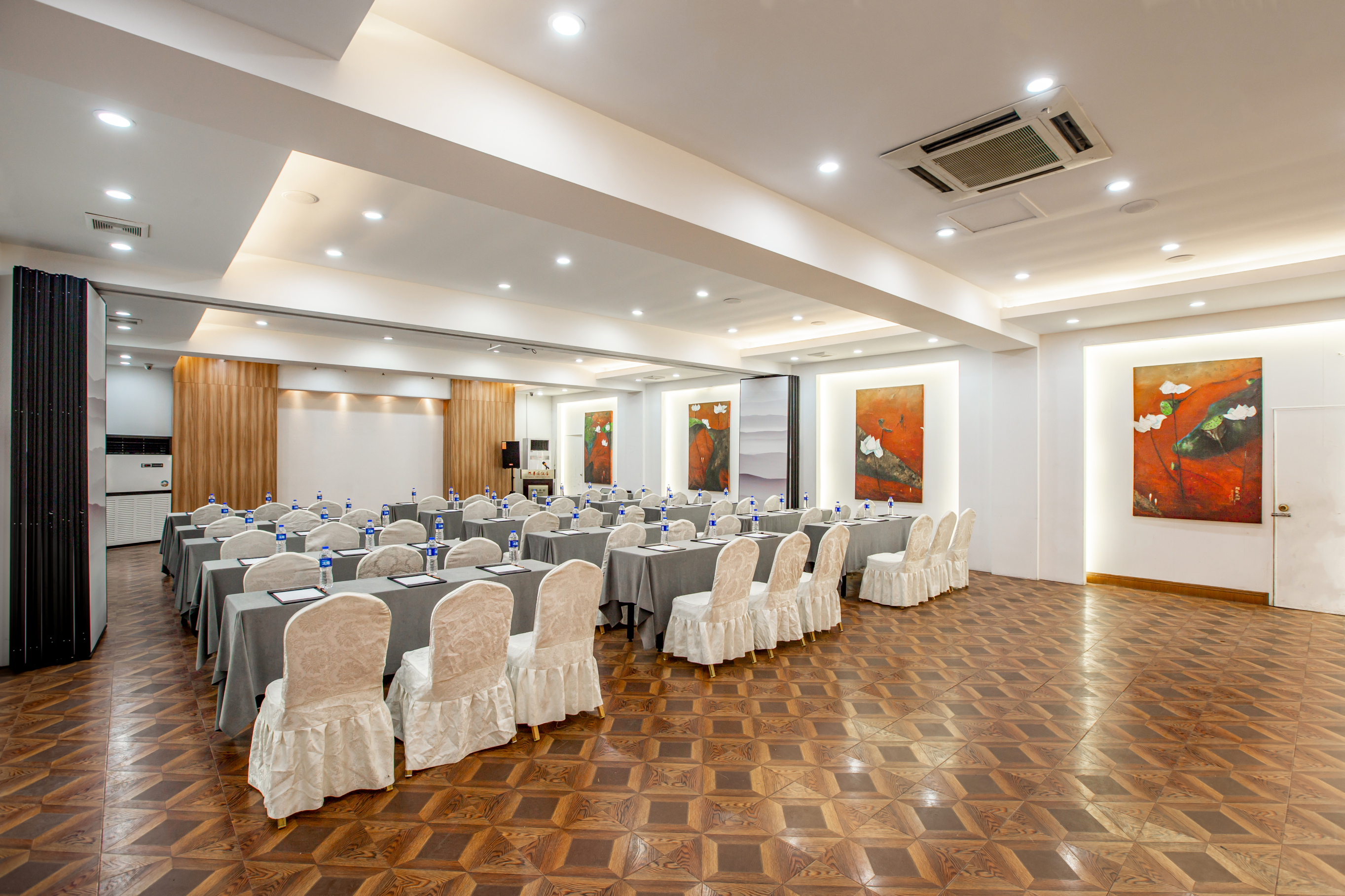 Suzhou Overseas Chinese Hotel Over view