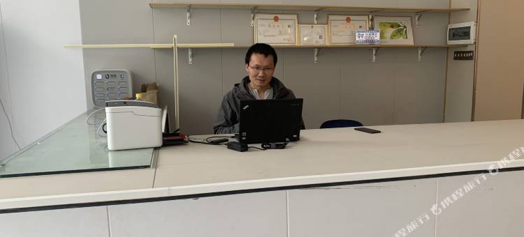 类乌齐喜悦酒店图片