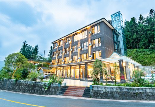 瓦屋山桃花源酒店（瓦屋山风景区店）外景图