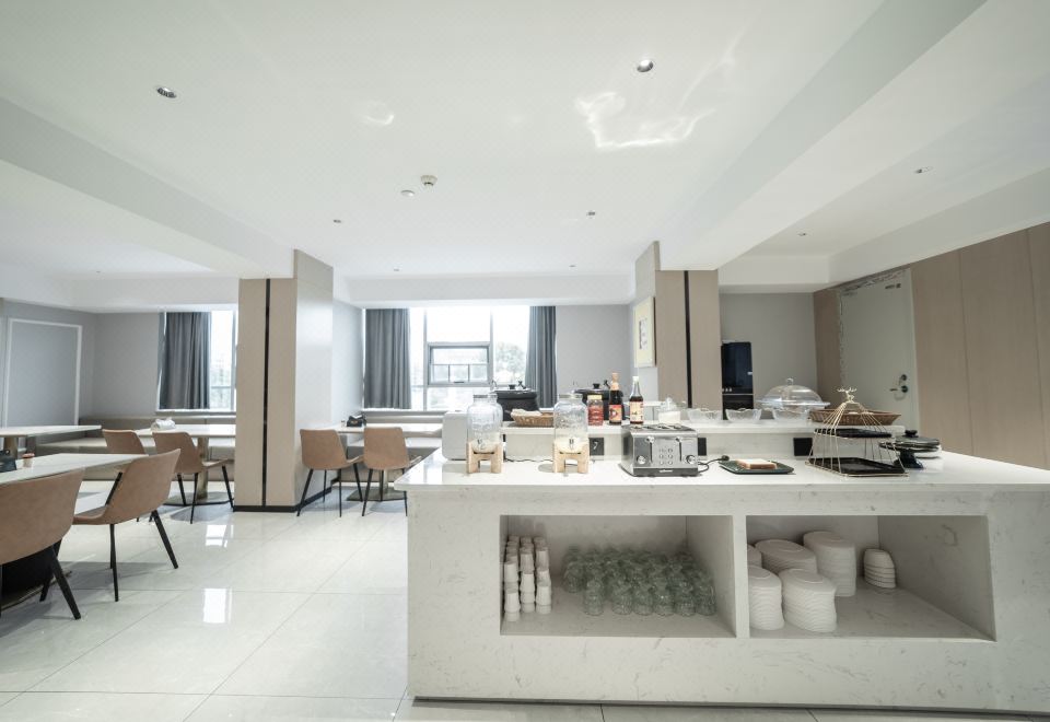 Huanman Hotel (Huarong People's Square County Government Branch) Photo 9