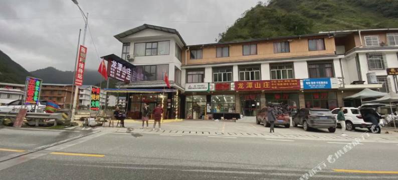 耿达龙潭山庄图片