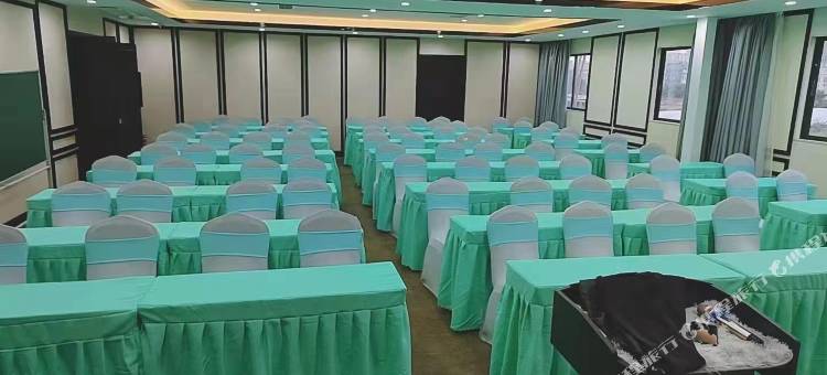 粤塔X趣影电竞酒店(广州天河广场车陂地铁站店)图片