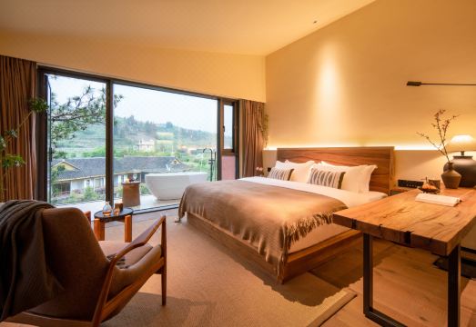 Erzhuo Valley, Furong Town · Dieyunjian Hotel Overview