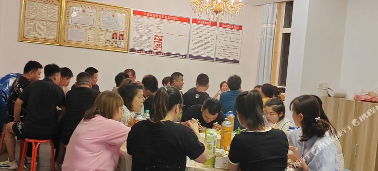 隆富堂客栈(柞水营盘镇终南山寨店)图片