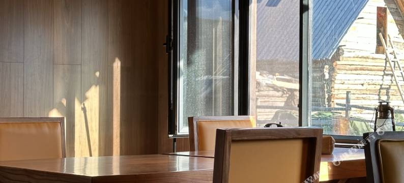 禾木赞觉·观山居图片