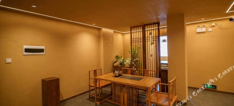 泸定磨西·小解观山·Design Retreat|中式设计师民宿图片