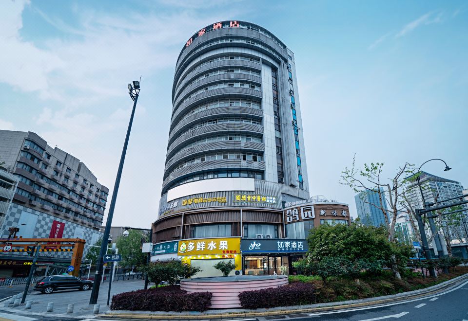  Hotel Overview