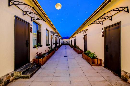 乌兰布统广鑫山岚居民宿