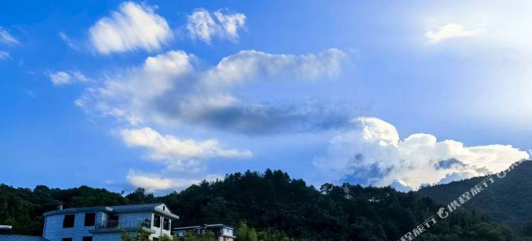 溪畔居民宿图片