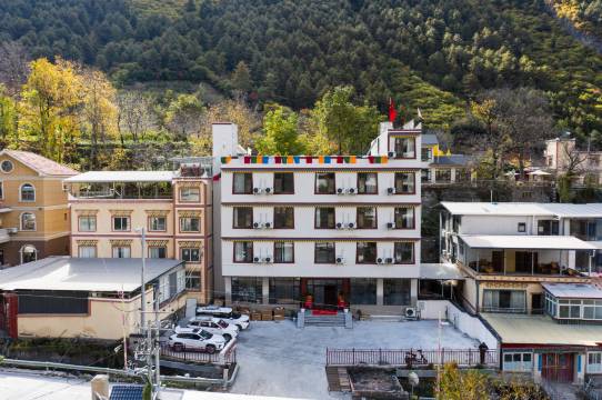 理县阿斯满瑞宅民宿(胆扎木沟店)