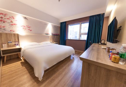 Suining Lianzi Hotel (Suining CBD Pedestrian Street store)Hotel Overview