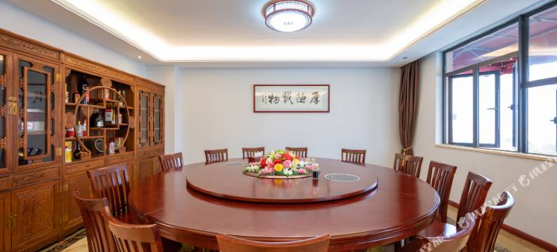 异国风情假日酒店(北海北部湾广场公园路店)图片