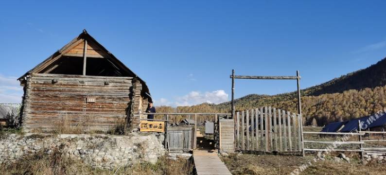 禾木花田山庄图片