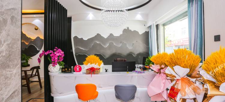 尚诚主题酒店(大理高铁站洱海公园店)图片