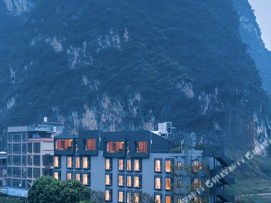 璞驿澳斯特WOW酒店(英西峰林走廊店)