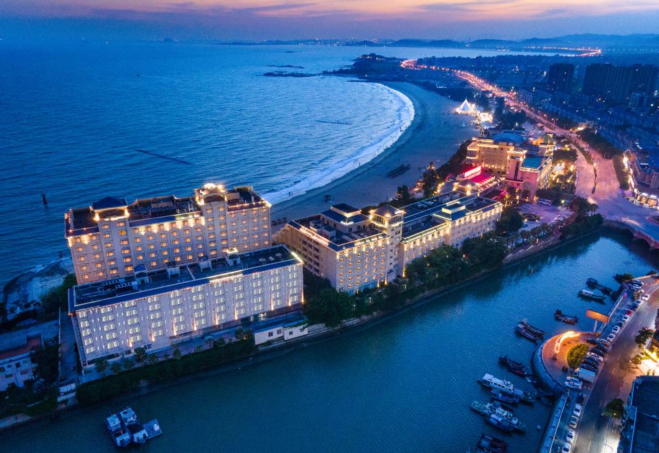 West Gulf Holiday Hotel Hotel Overview