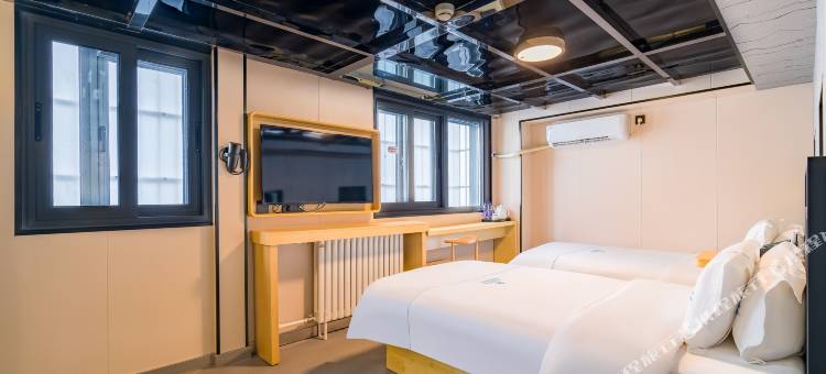 德全酒店(朝阳高铁站石佛营地铁站店)图片