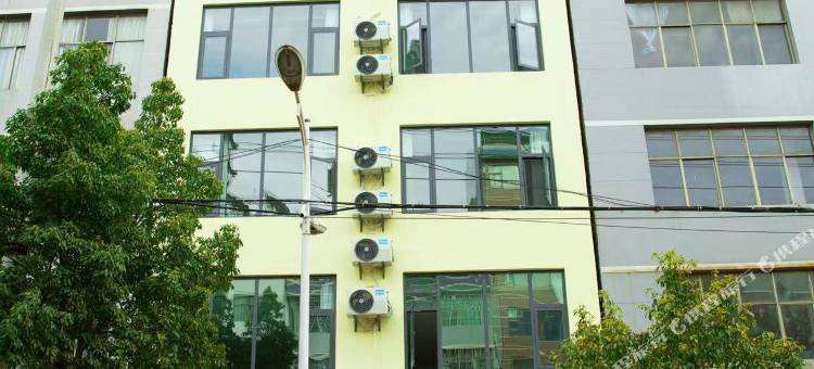 富源轻悦智享酒店图片