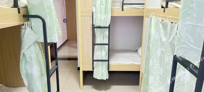 重庆柒月青年旅舍(观音桥步行街店)图片