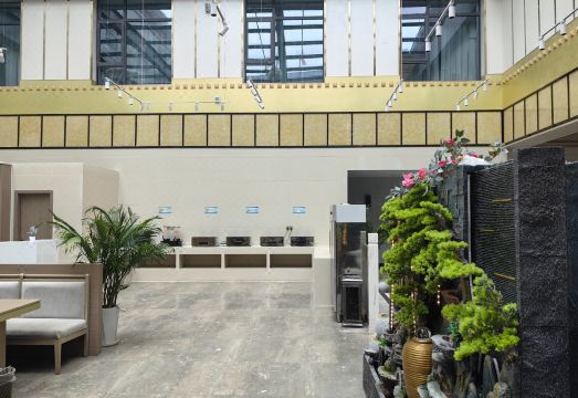 Lari Grand Hotel Hotel Overview