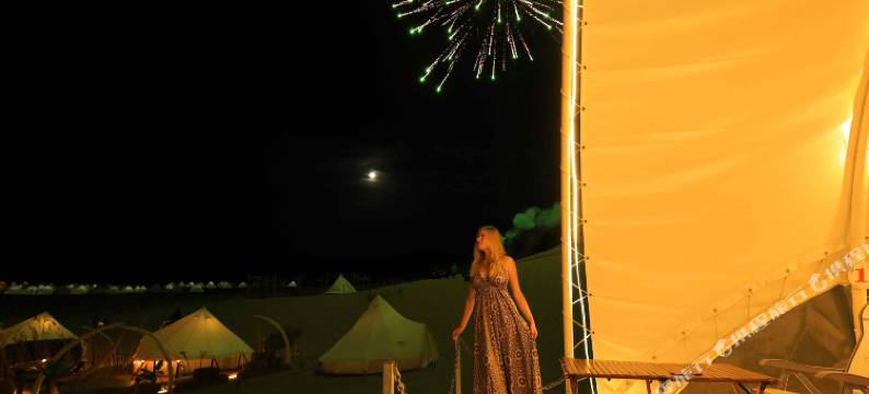 敦煌鸣沙山国际沙漠露营基地图片