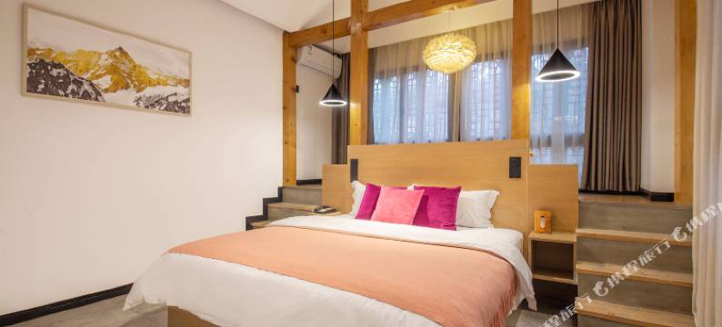 由里美居·智慧酒店(都江堰风景区南桥步行街店)图片