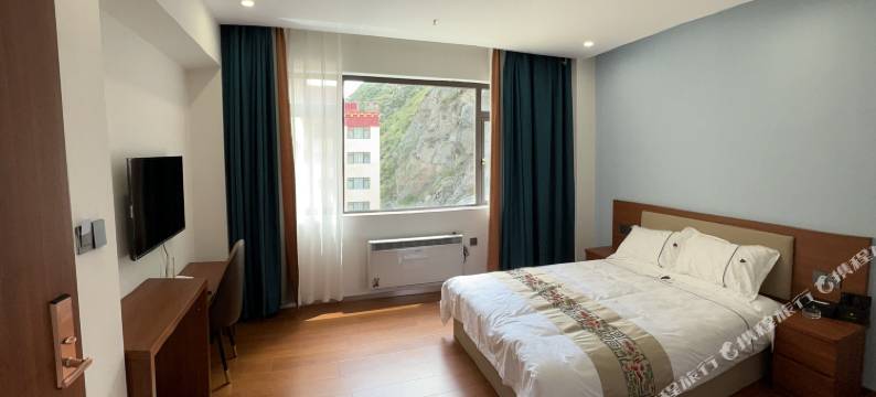 德格县岗炯盼谛岭酒店图片