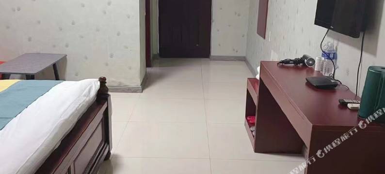 朋克精品酒店(洛阳龙门高铁宝龙广场店)图片