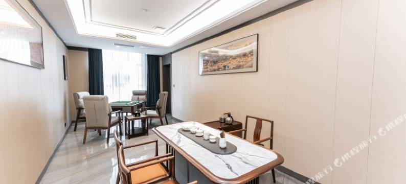 凤栖博物馆酒店(火车北站梁家巷地铁站店)图片