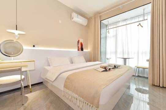 贵阳米兰印象公寓(花果园物中心白宫艺术中心店)