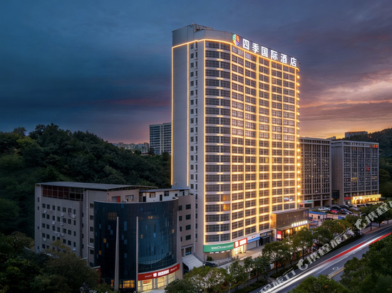 四·季国际酒店(十堰北京中路大学城店)