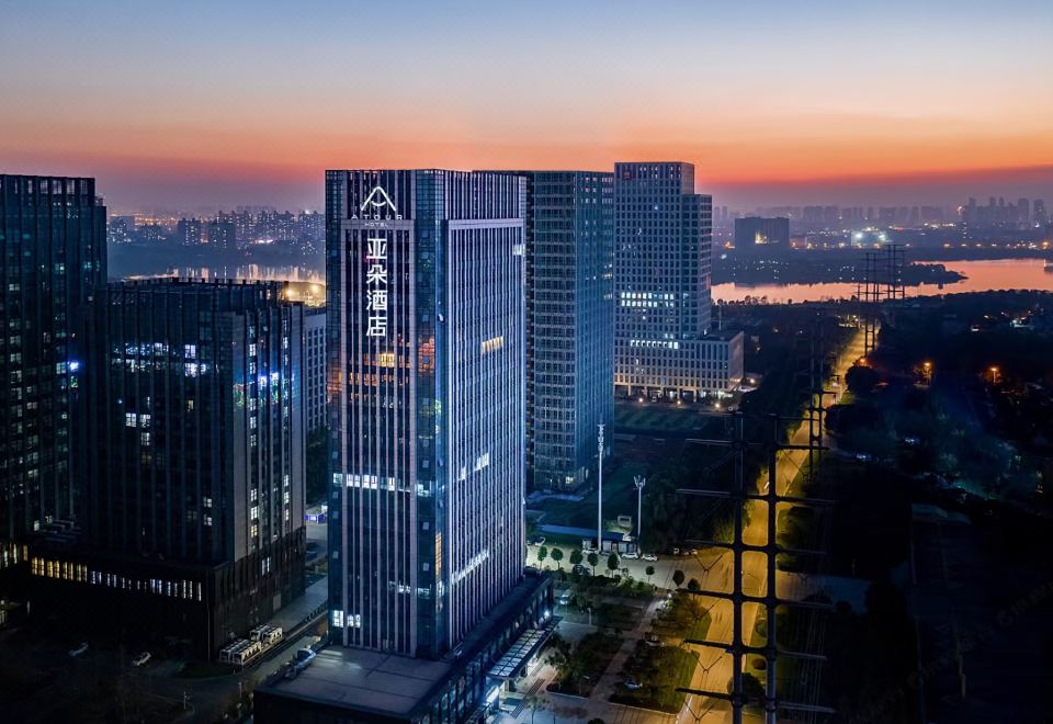 武汉金银湖亚朵酒店外景图