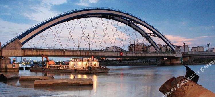 轻住·蓝庭风尚酒店(宁波火车站工商学院店)图片