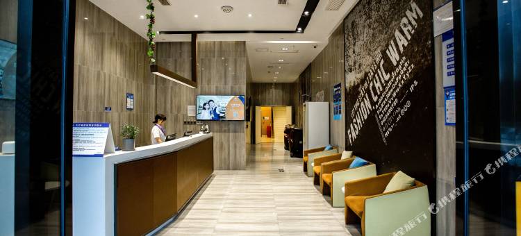 格盟酒店(重庆财富中心幸福广场光电园轻轨站店)图片