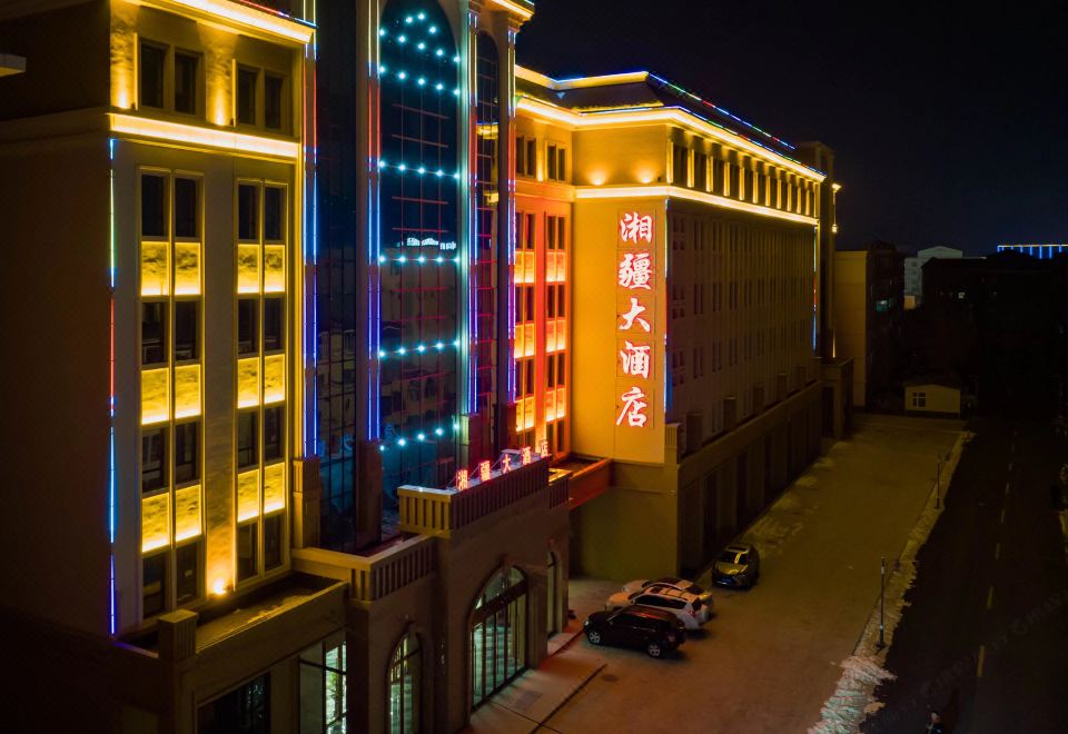 布尔津湘疆大酒店外景图