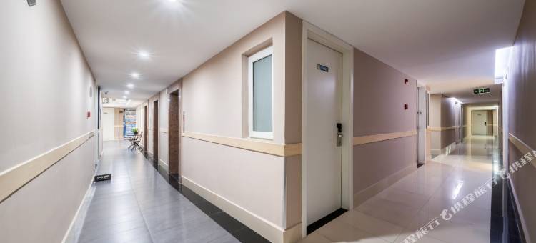 重庆•易佰｜WARMWIPEWHLBATHMERGEMNIMALMOD酒店(观音桥地铁站店)图片