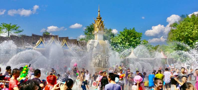 春满西双·吊脚楼图片